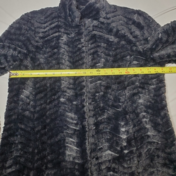 JM Collection Women's Faux Mink Fur Coat Black Fully Lined Hook Closure Sz Med - Picture 8 of 12